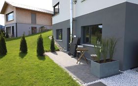 Ferienwohnung mit eigenem Garten und Bergblick